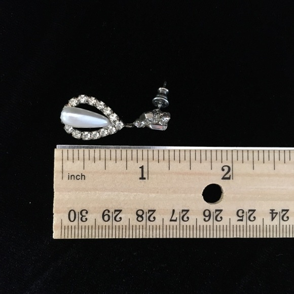 Beautiful Vintage Pearl and Crystal Earrings - Picture 6 of 6